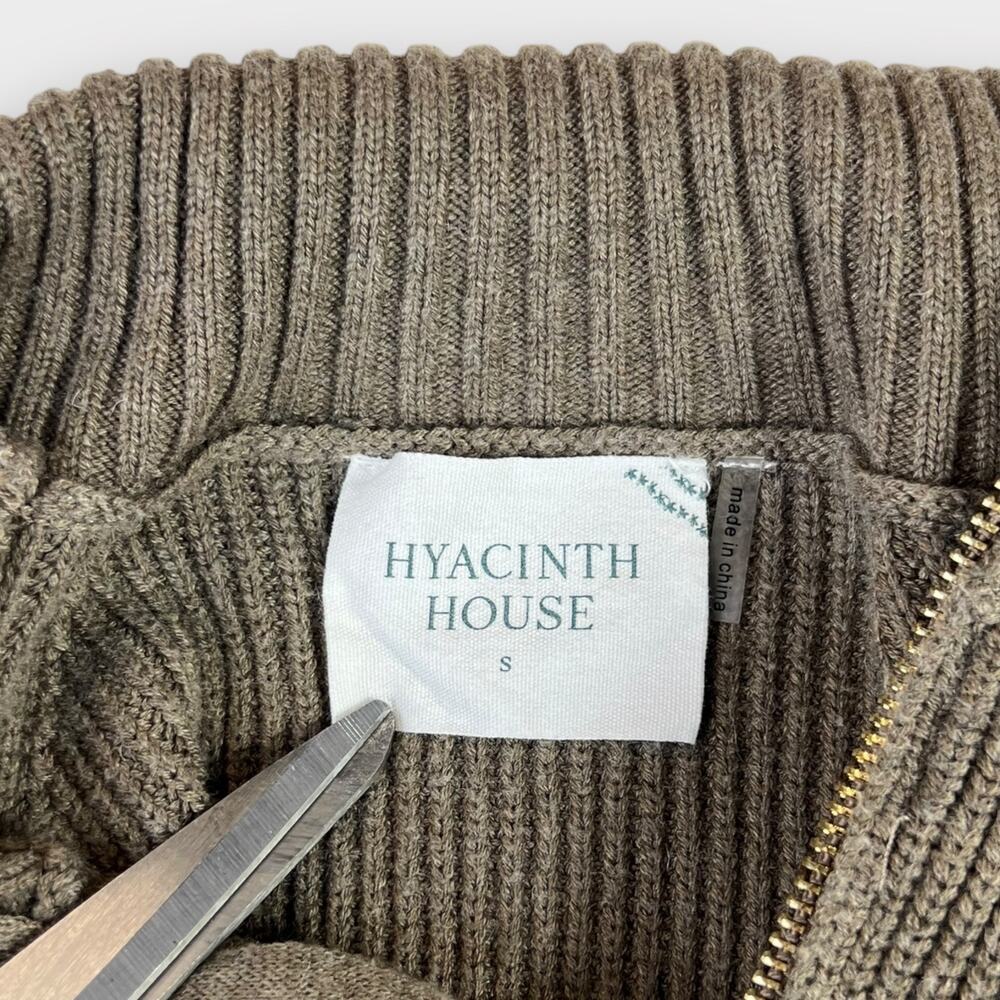 Hyacinth House Quinlan Quarter Zip Cropped Sweater in Mushroom Size Small - Picture 4 of 7